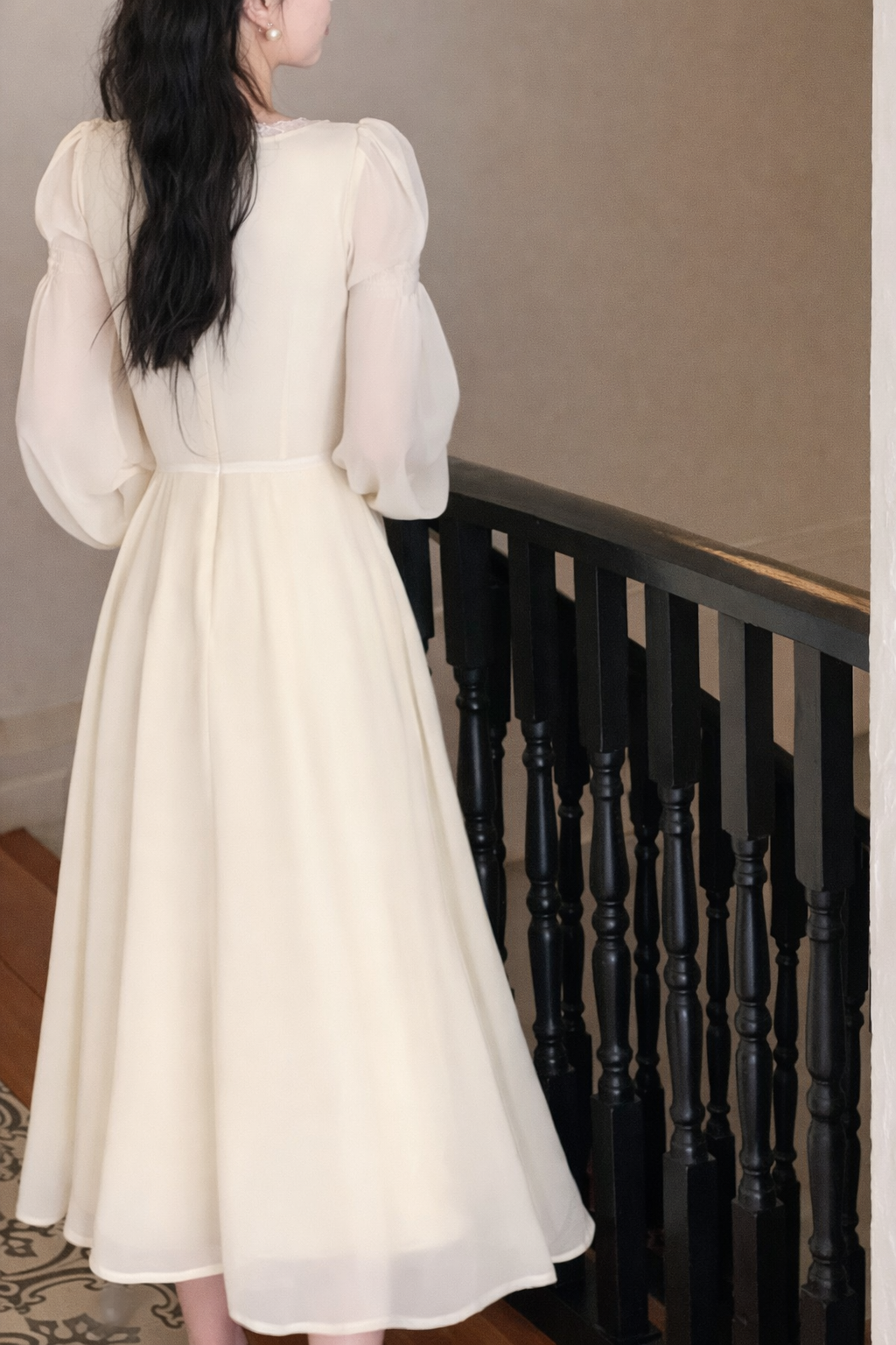 Elegantes, einfarbiges Midikleid