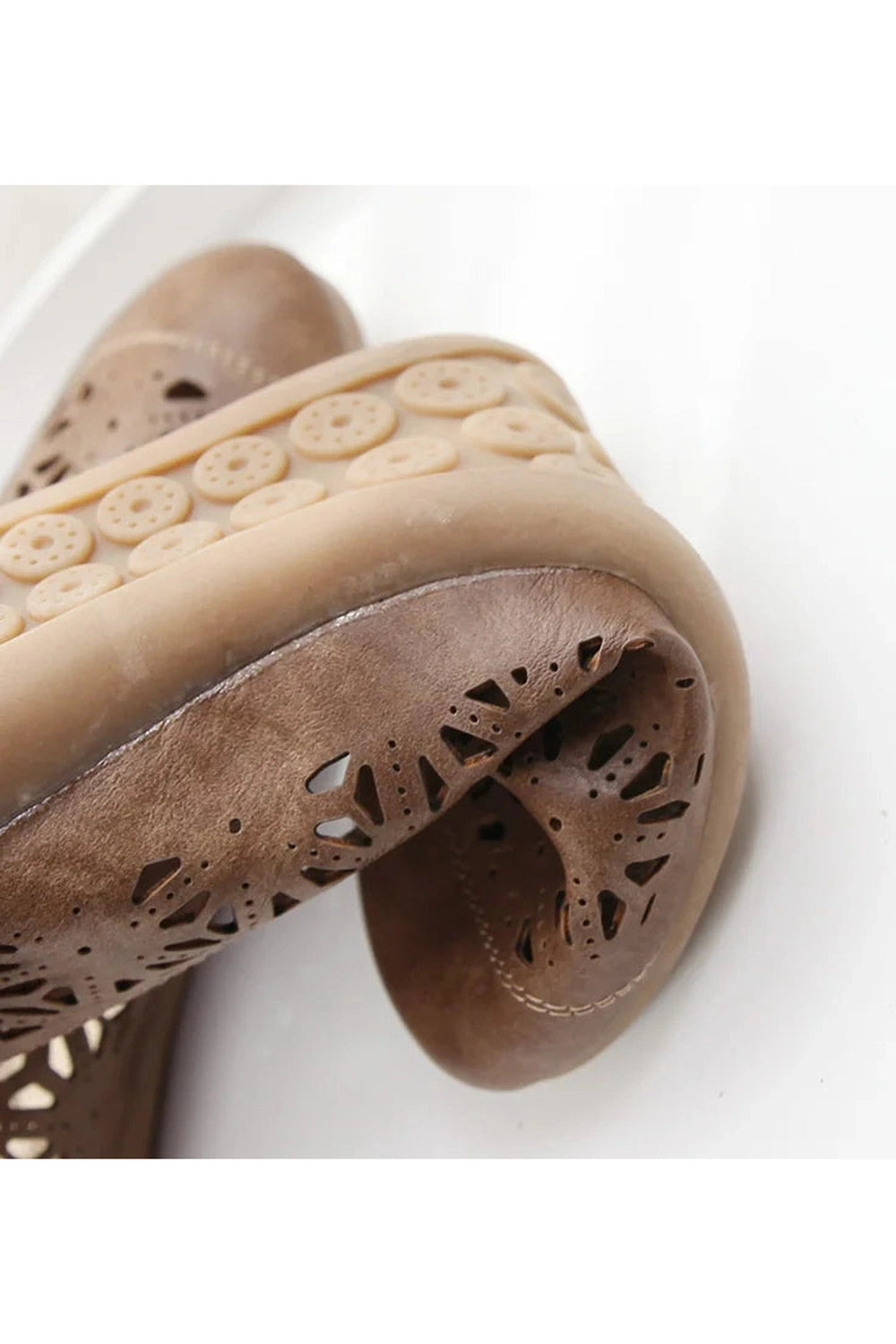 Retro Carved Baotou Shoes