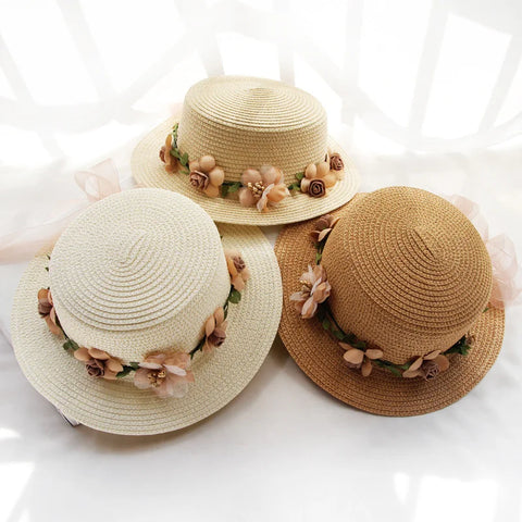 Colección de sombreros de paja con halo floral