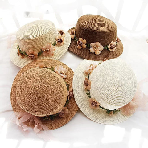 Colección de sombreros de paja con halo floral