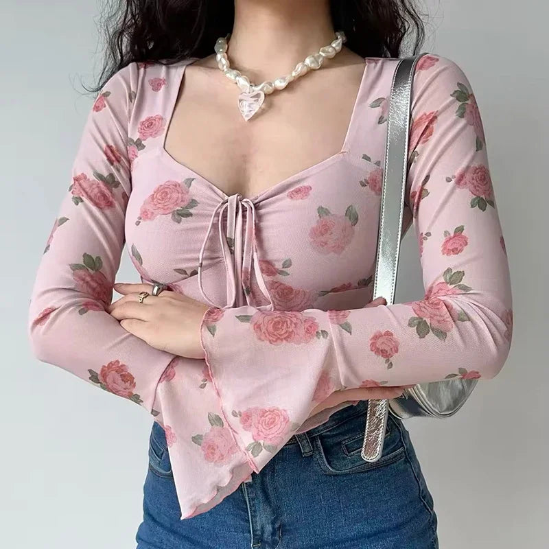 Top curto com manga sino floral