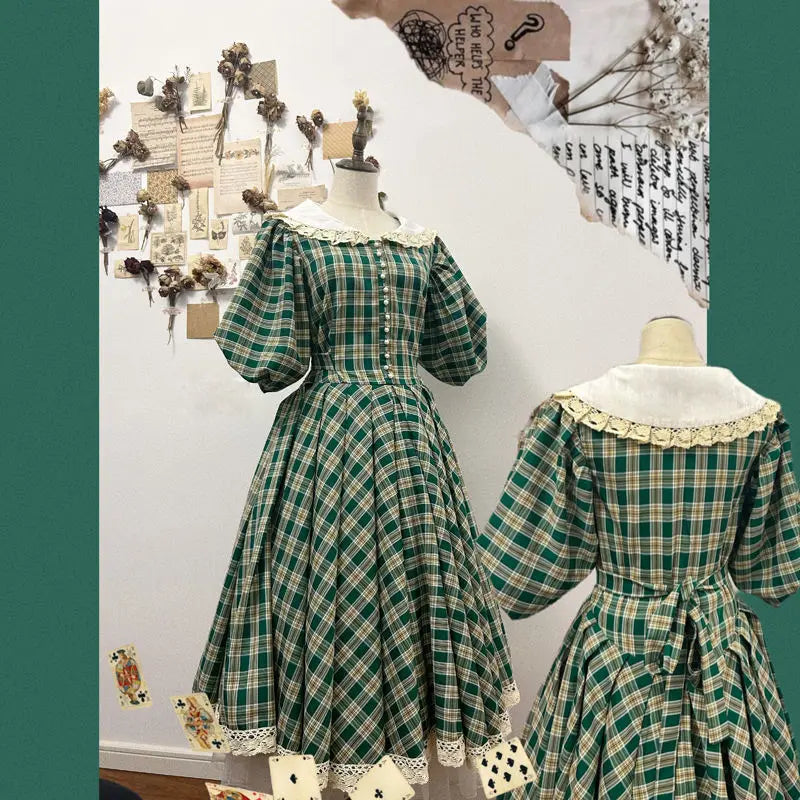 Vintage Aesthetic Maxi Dress in Forest Green