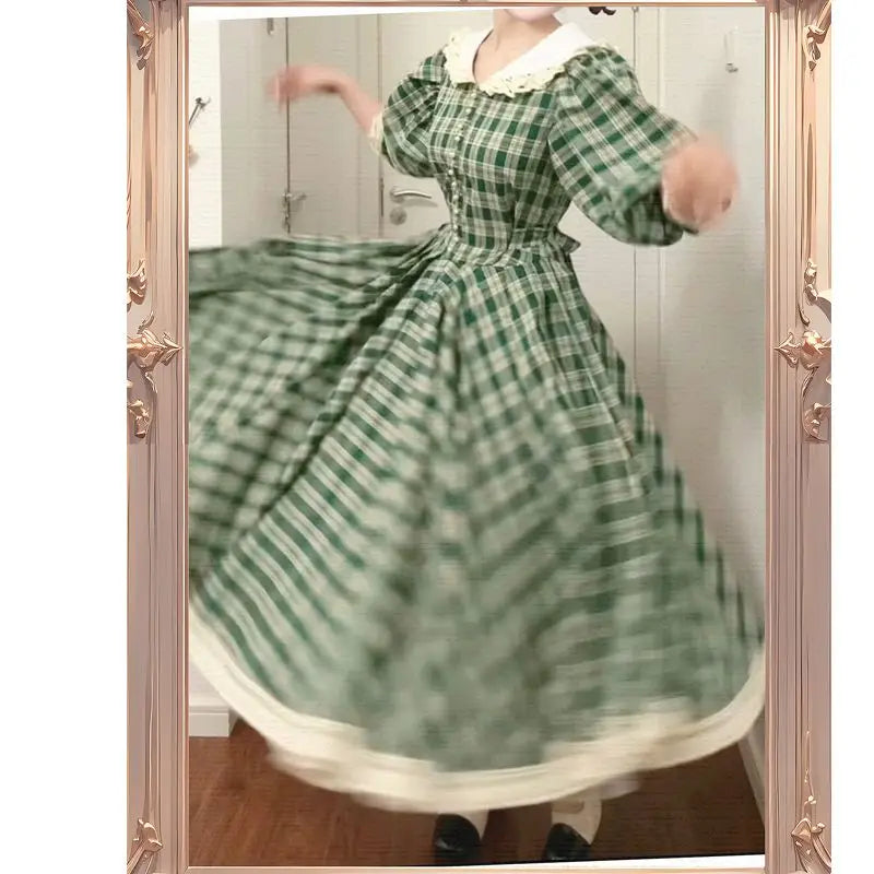 Vintage Aesthetic Maxi Dress in Forest Green