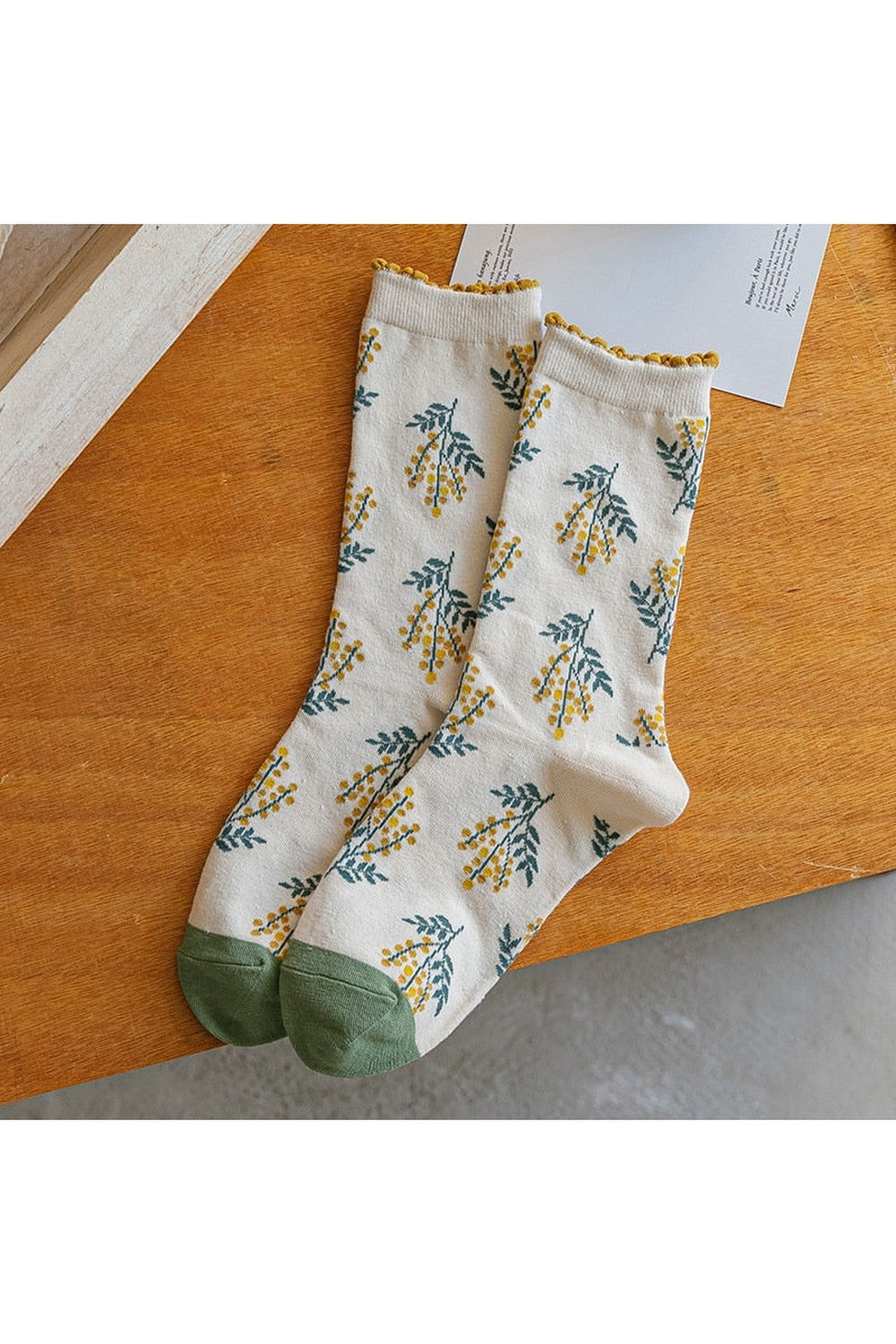 Asymmetric Retro Jacquard Socks