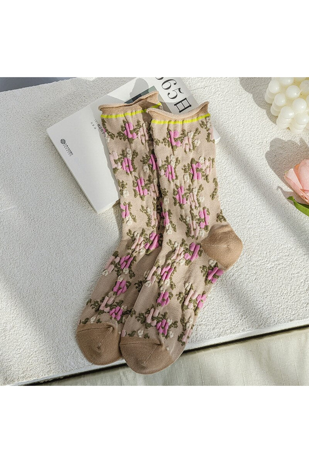 Asymmetric Retro Jacquard Socks