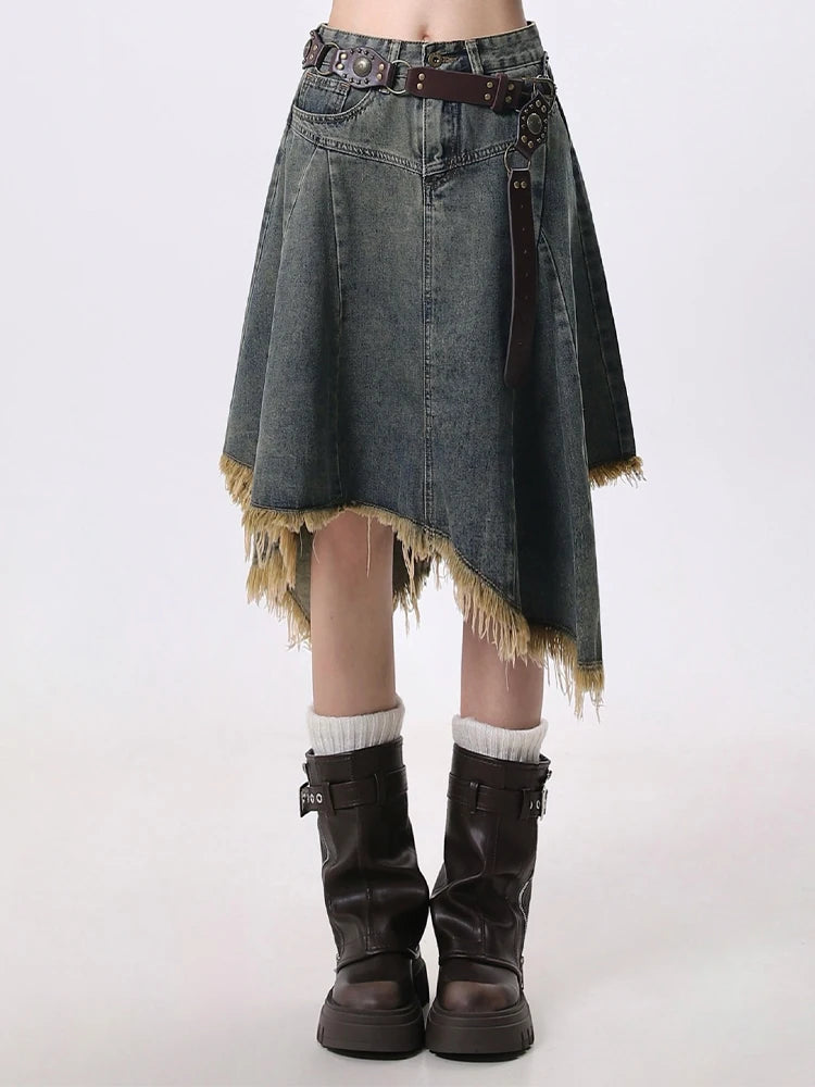 Fairy Grunge Asymmetrischer Rock aus zerrissenem Denim mit Nieten-Gürtel