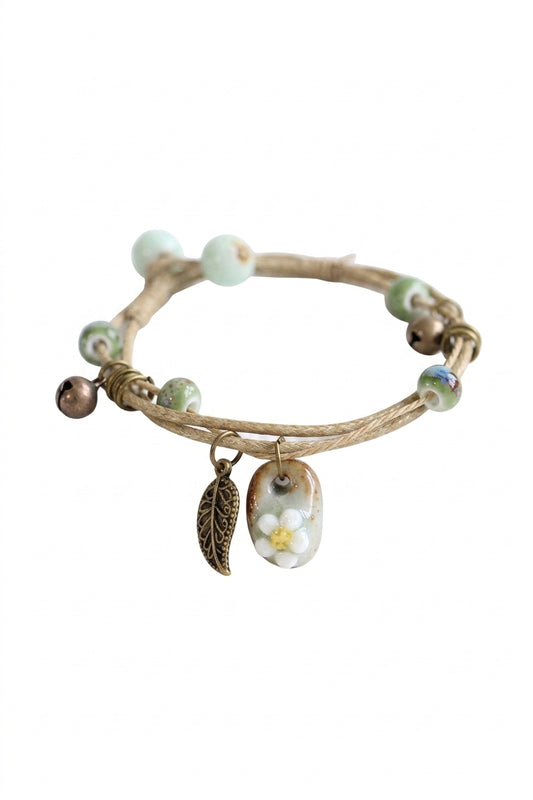 Cottagecore-Armband mit Blumenanhängern